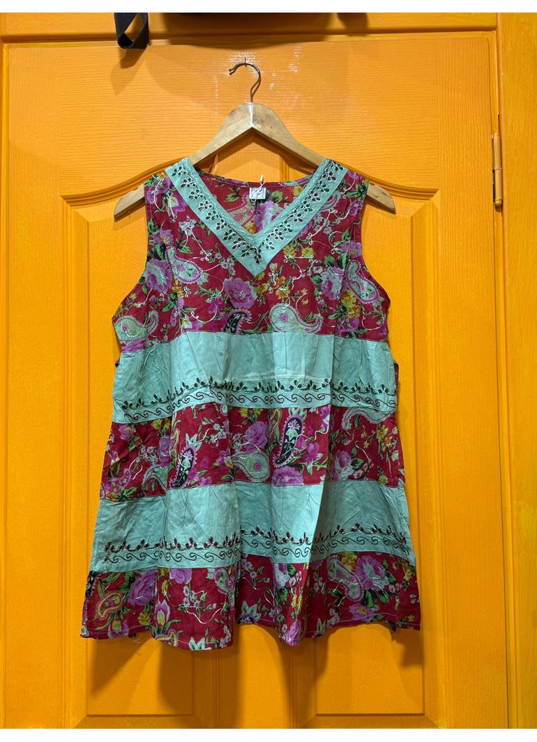 Hint İşlemeli Bluz