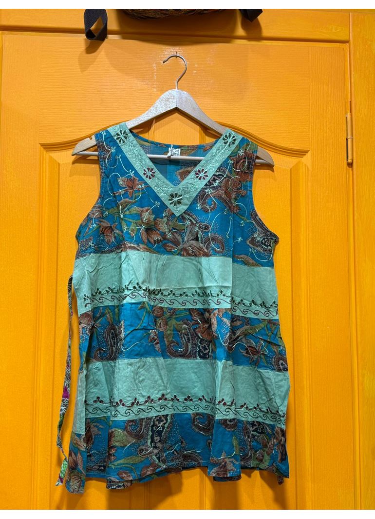 Hint İşlemeli Bluz