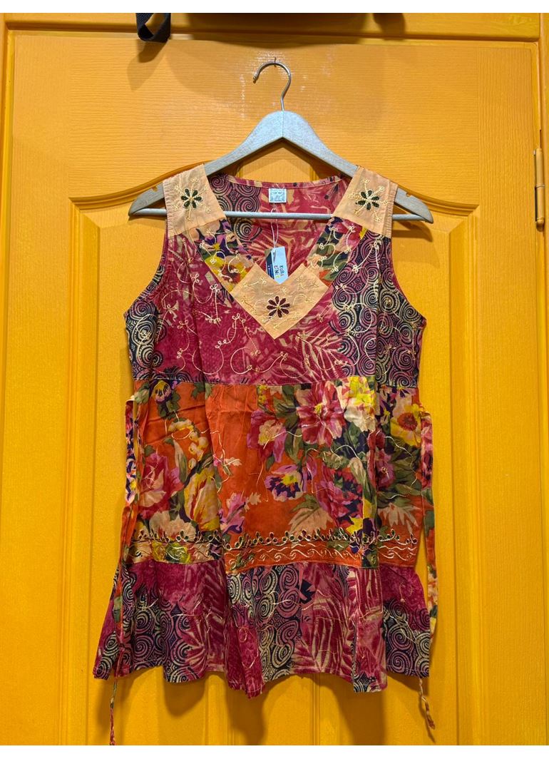 Hint İşlemeli Bluz