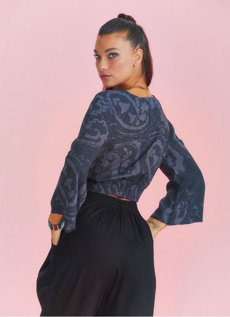 Arkası Büzgülü Uzun Kollu Gri Desenli Bohem Bluz