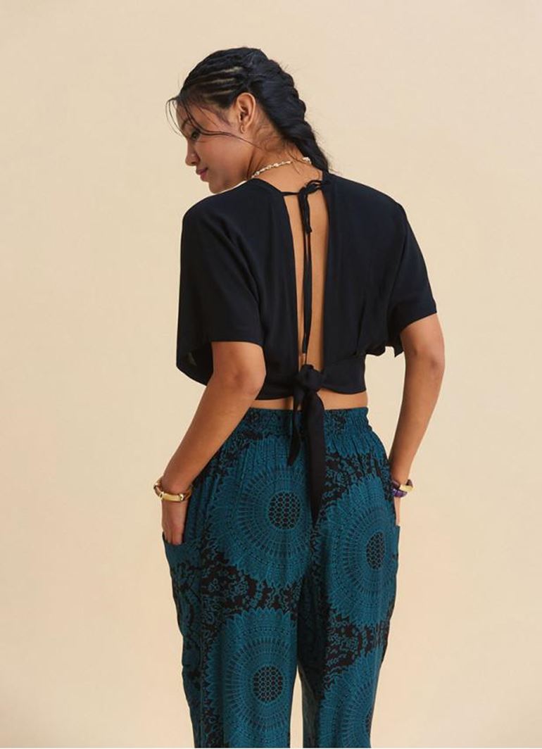 Kruvaze Yaka Sırt Dekolteli Dökümlü Siyah Yazlık Bluz