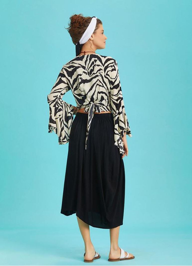 Rahat Kesim Geniş Pileli Siyah Anvelop Midi Etek