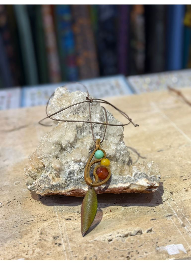 El İşi Özel Tasarım Doğal Taşlı Deri Kolye