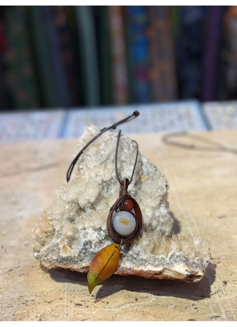  El İşi Özel Tasarım Doğal Taşlı Deri Kolye