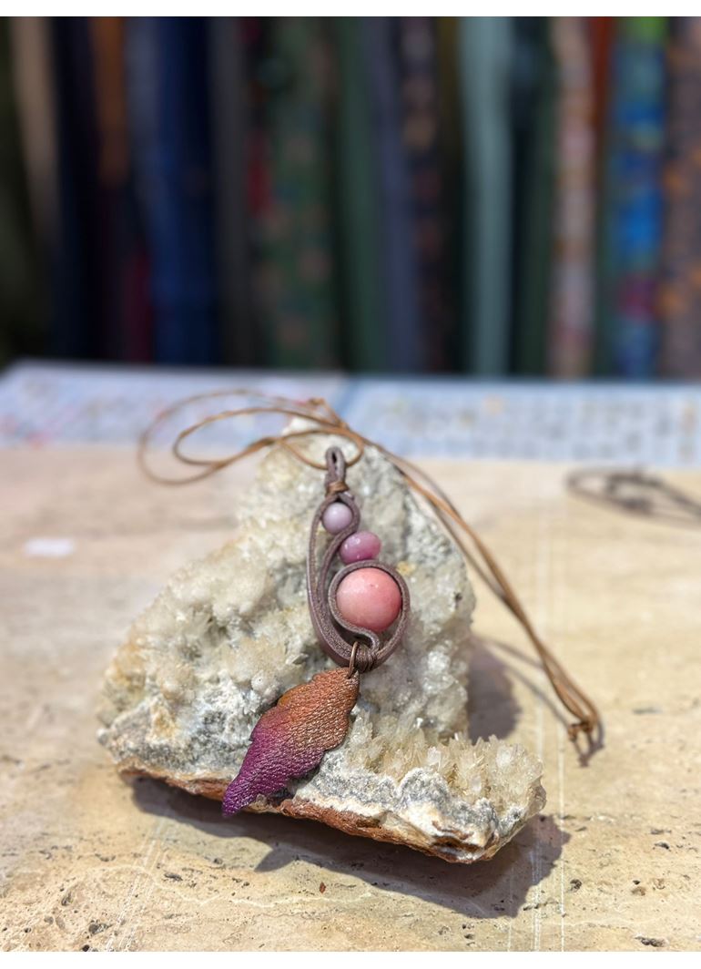 El İşi Özel Tasarım Doğal Taşlı Deri Kolye