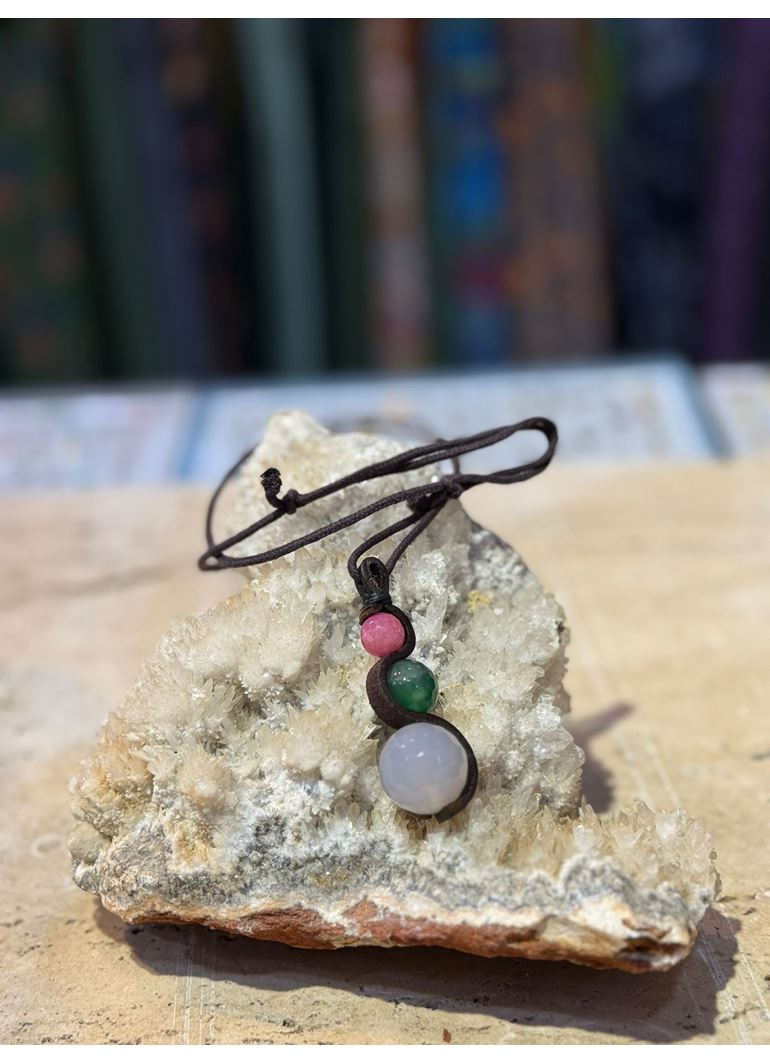 El İşi Özel Tasarım Doğal Taşlı Deri Kolye