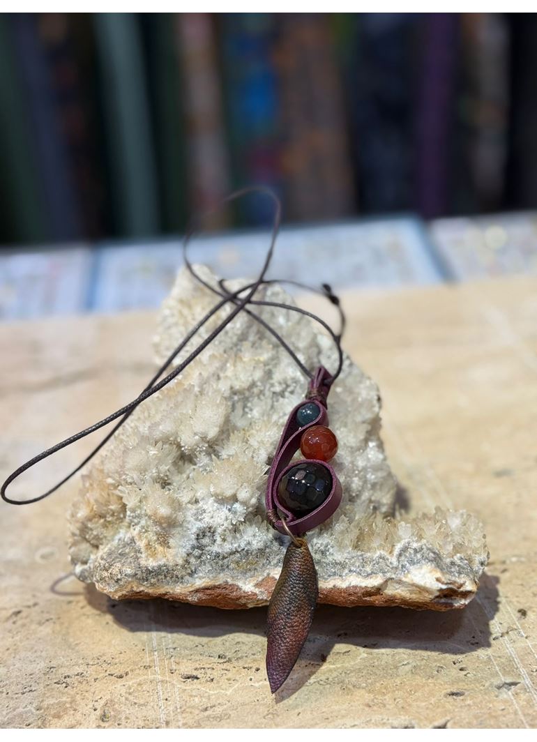 El İşi Özel Tasarım Doğal Taşlı Deri Kolye