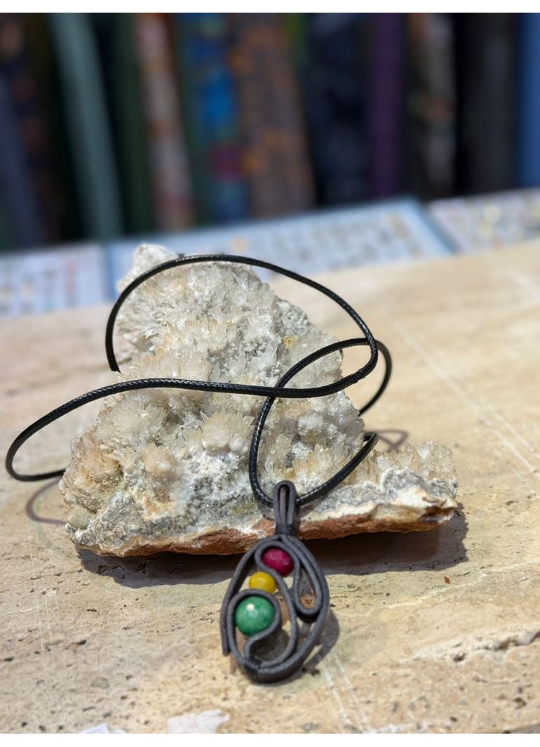 El İşi Özel Tasarım Doğal Taşlı Deri Kolye