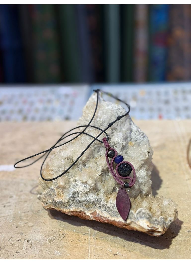 El İşi Özel Tasarım Doğal Taşlı Deri Kolye