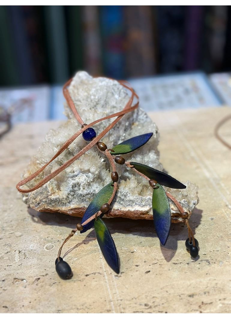 El İşi Özel Tasarım Doğal Taşlı Deri Kolye