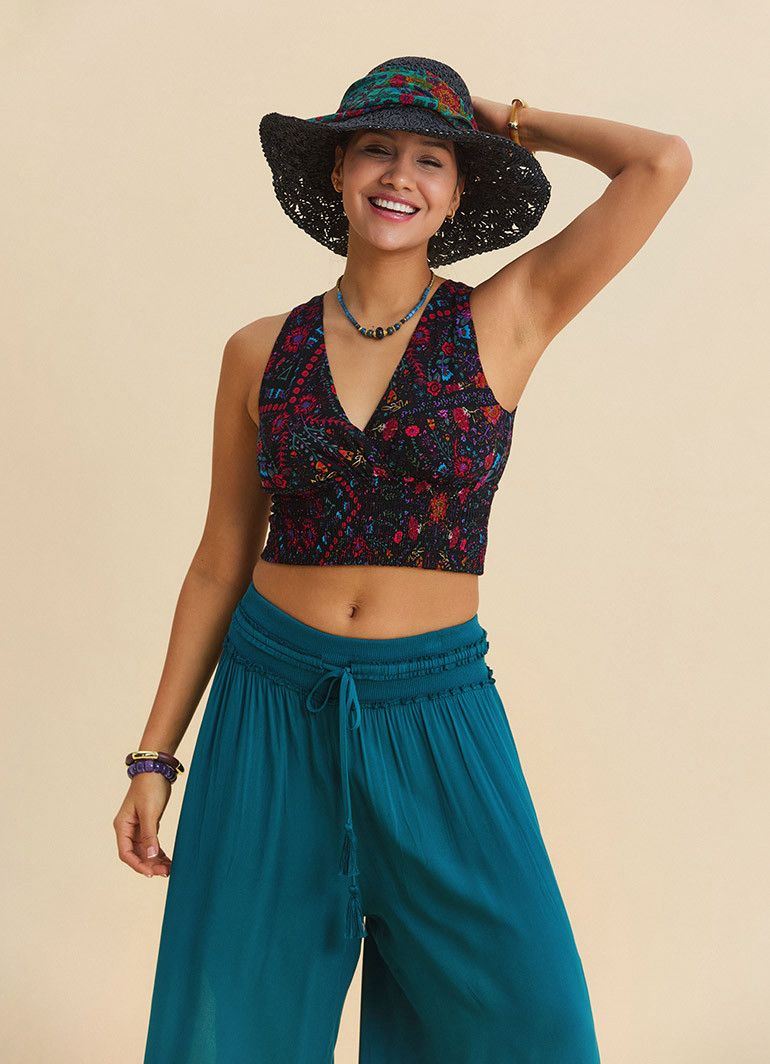 V Yaka Gipe Detaylı Arkadan Bağlamalı Siyah Çiçekli Bluz