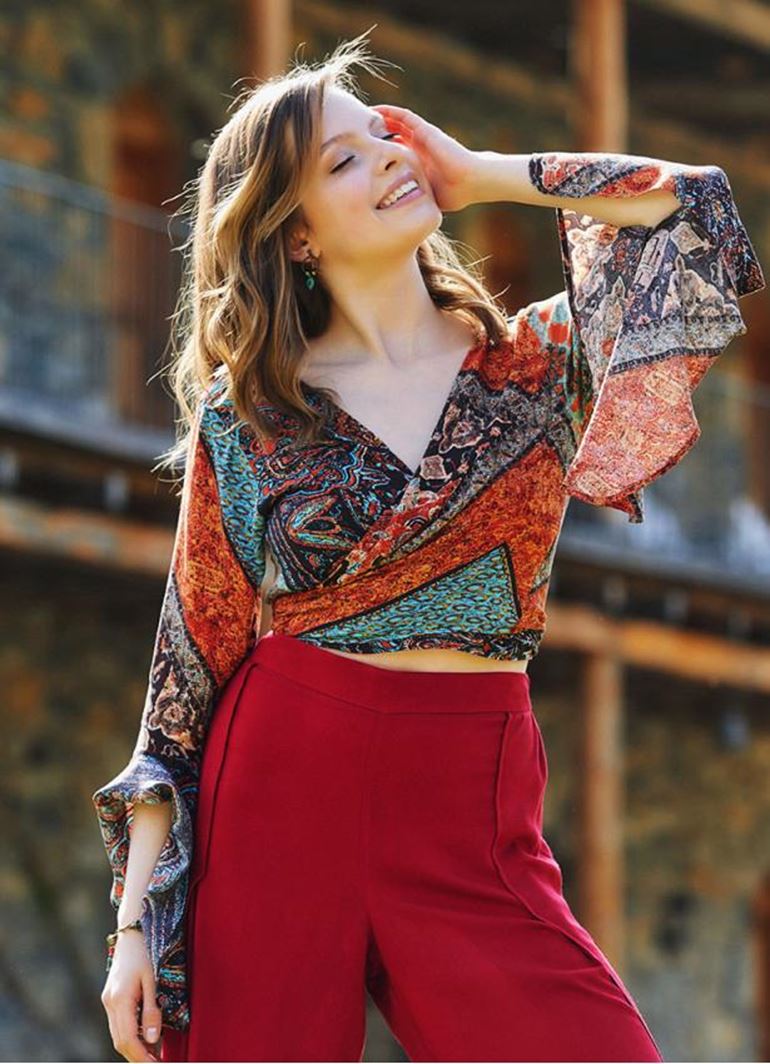 Etnik Desenli İspanyol Kol Crop Bluz 