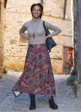 Biye Detaylı Asimetrik Kesimli Desenli Kloş Etek