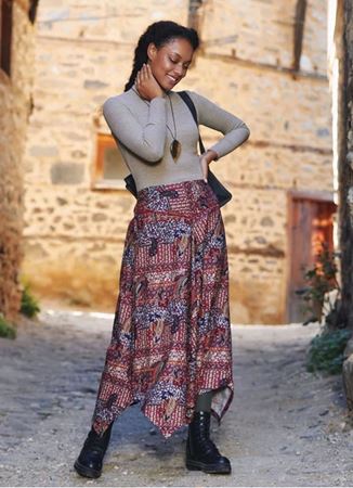 Biye Detaylı Asimetrik Kesimli Desenli Kloş Etek