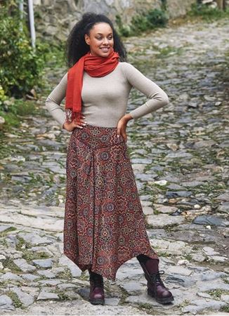 Retro Desenli Biye Detaylı Asimetrik Kesimli Etek