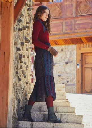 Çapraz Kuşak Detaylı Etek Ucu Volanlı Otantik Midi Etek