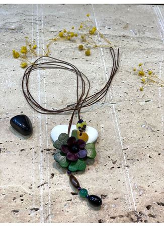 El İşi Özel Tasarım Deri Çiçekli Kolye 