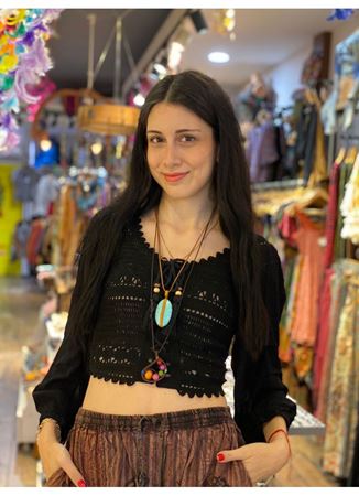 Siyah Kolu Tül Önü Dantel Detaylı Bluz