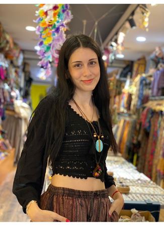 Siyah Kolu Tül Önü Dantel Detaylı Bluz