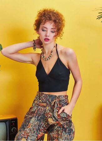 Sırtı Açık Boyundan Bağlamalı Crop Bluz 