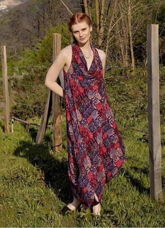 Degaje Yaka Otantik Kırmızı Desenli Elbise