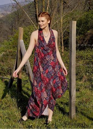 Degaje Yaka Otantik Kırmızı Desenli Elbise