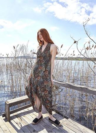 Degaje Yaka Otantik Haki Desenli Elbise