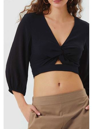 Düğüm Detaylı Pencereli Bohem Crop Bluz Siyah