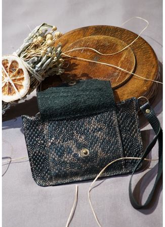 Deri el yapımı cüzdan