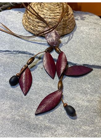 El İşi Özel Tasarım Doğal taşlı Deri Yapraklı Kolye 