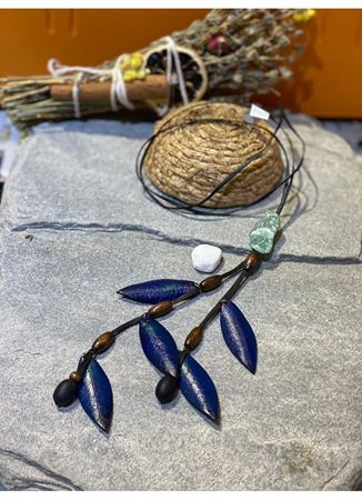 El İşi Özel Tasarım Doğal Taşlı Deri Yapraklı Kolye