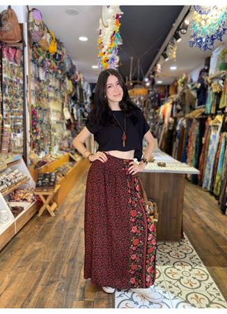  Siyah Çiçekli Arka Bel Lastikli Derin Yırtmaçlı Etek