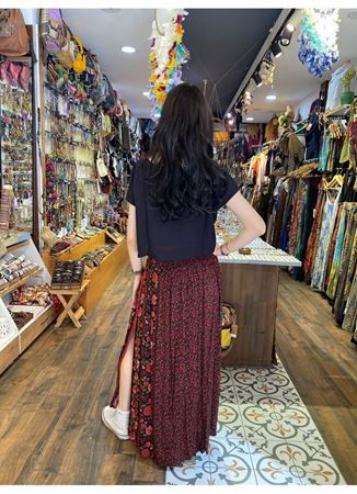  Siyah Çiçekli Arka Bel Lastikli Derin Yırtmaçlı Etek