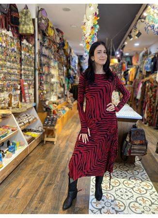 Kayık Yaka Parmak Geçmeli Kışlık Kırmızı Desenli Elbise