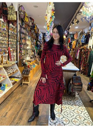 Kayık Yaka Parmak Geçmeli Kışlık Kırmızı Desenli Elbise