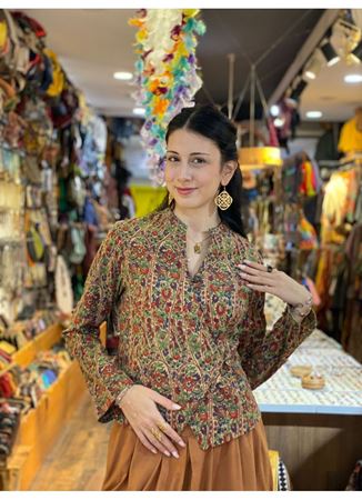 Çiçek Desenli Hakim Yaka Çapraz Düğmeli Ceket Bluz