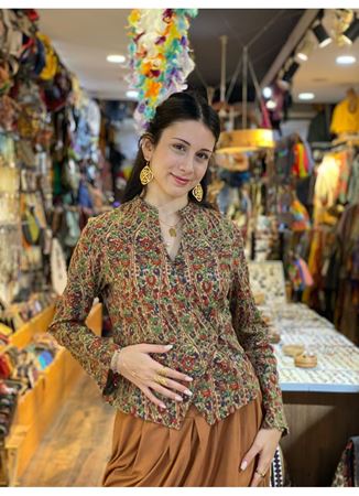 Çiçek Desenli Hakim Yaka Çapraz Düğmeli Ceket Bluz