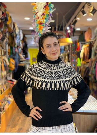 Bohem Tarz Siyah Renkli Desenli Boğazlı Kazak