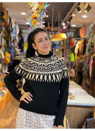 Bohem Tarz Siyah Renkli Desenli Boğazlı Kazak