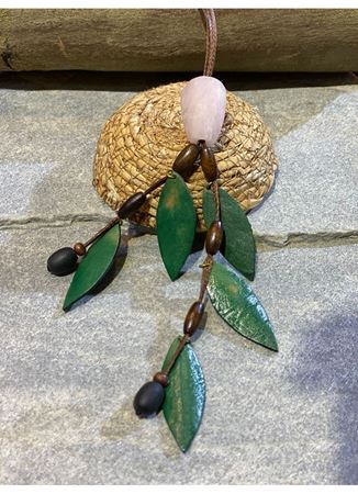 El İşi Özel Tasarım Doğal Taşlı Deri Yapraklı Kolye