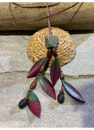 El İşi Özel Tasarım Doğal Taşlı Deri Yapraklı Kolye