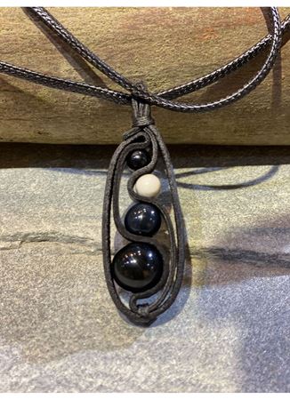 El Yapımı Deri Kolye