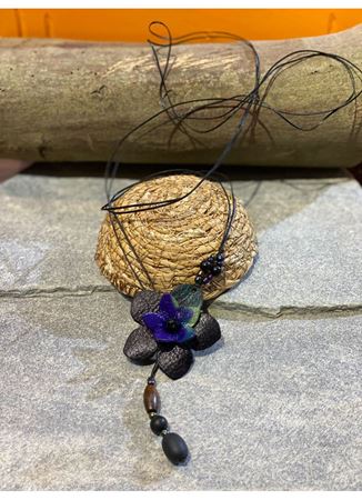 El İşi Özel Tasarım Deri Çiçekli Kolye