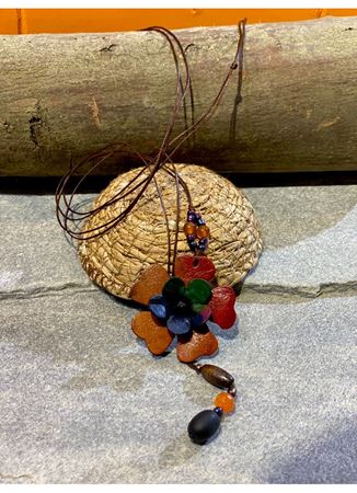 El İşi Özel Tasarım Deri Çiçekli Kolye