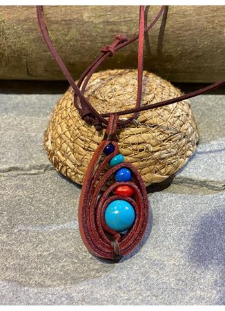 El Yapımı Deri Kolye