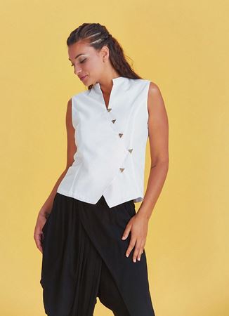 Otantik Çapraz Düğme Detaylı Kolsuz Beyaz Bluz
