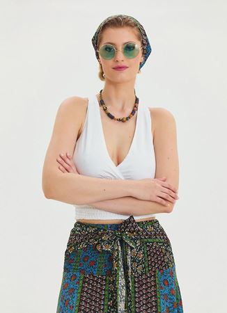 V Yaka Gipe Detaylı Arkadan Bağlamalı Beyaz Kolsuz Bluz