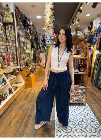 Paça Yırtmaçlı Üstü İşlemeli Pantolon