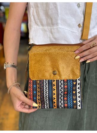 Dokuma Sarı Önü Desenli Kol Çantası