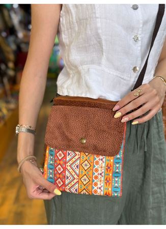 Dokuma Kahverengi Önü Desenli Kol Çantası